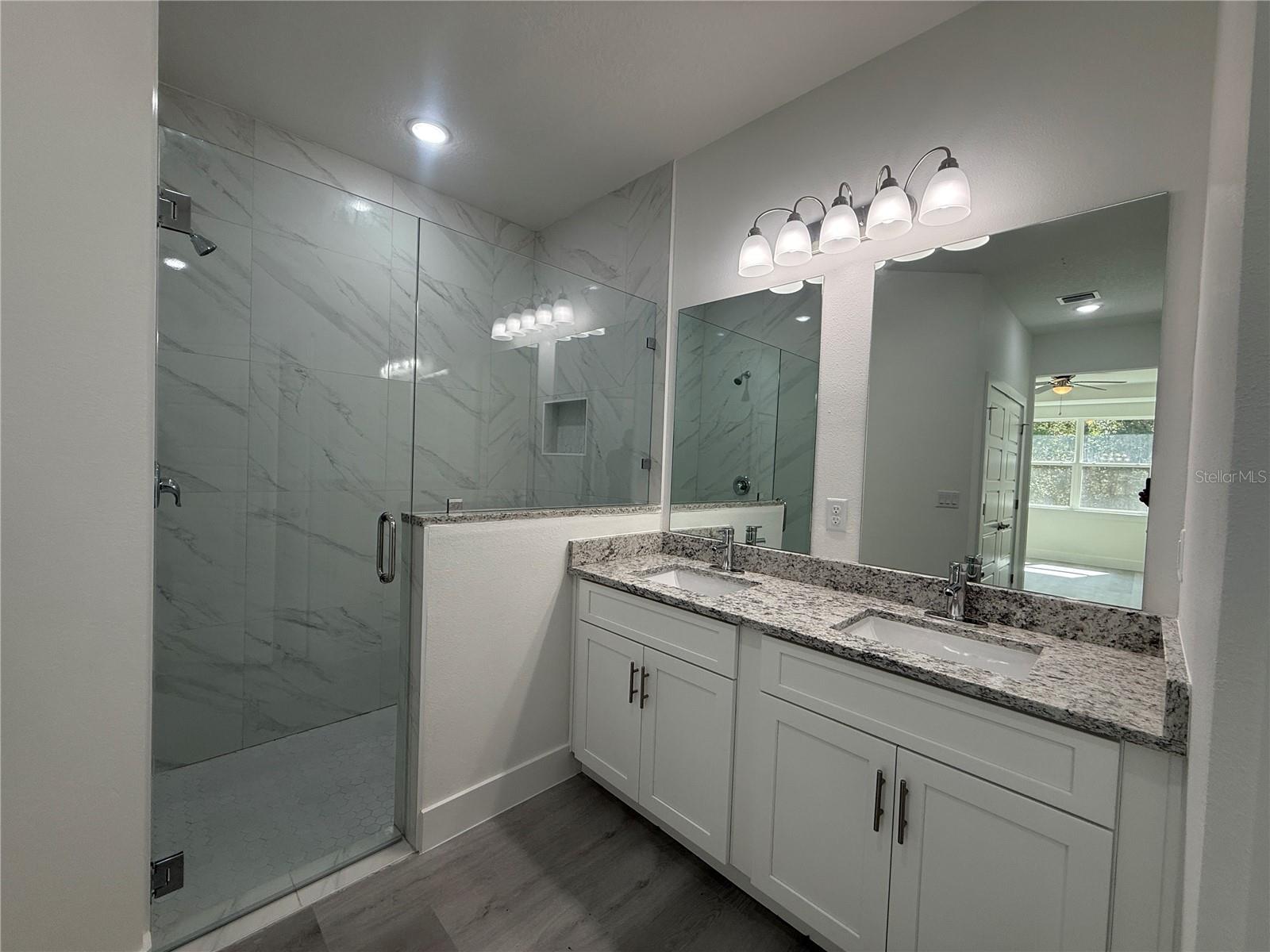 Listing photo id 19 for 10034 Darwin Way