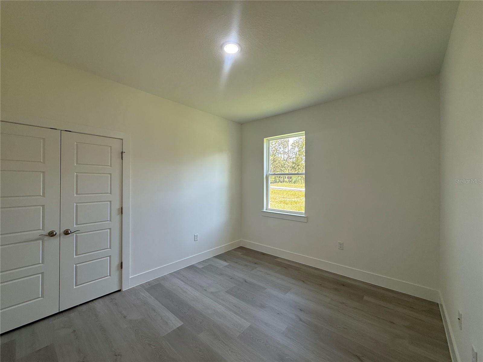 Listing photo id 25 for 10034 Darwin Way