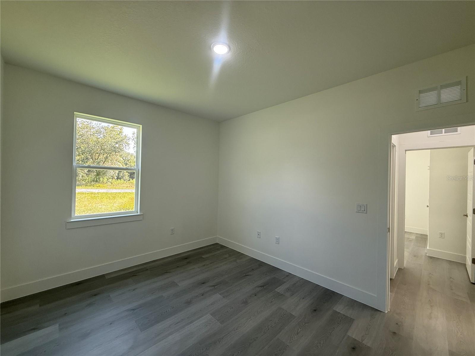 Listing photo id 26 for 10034 Darwin Way