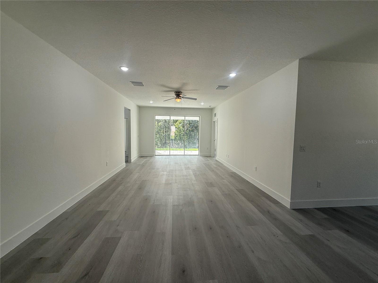 Listing photo id 1 for 10034 Darwin Way