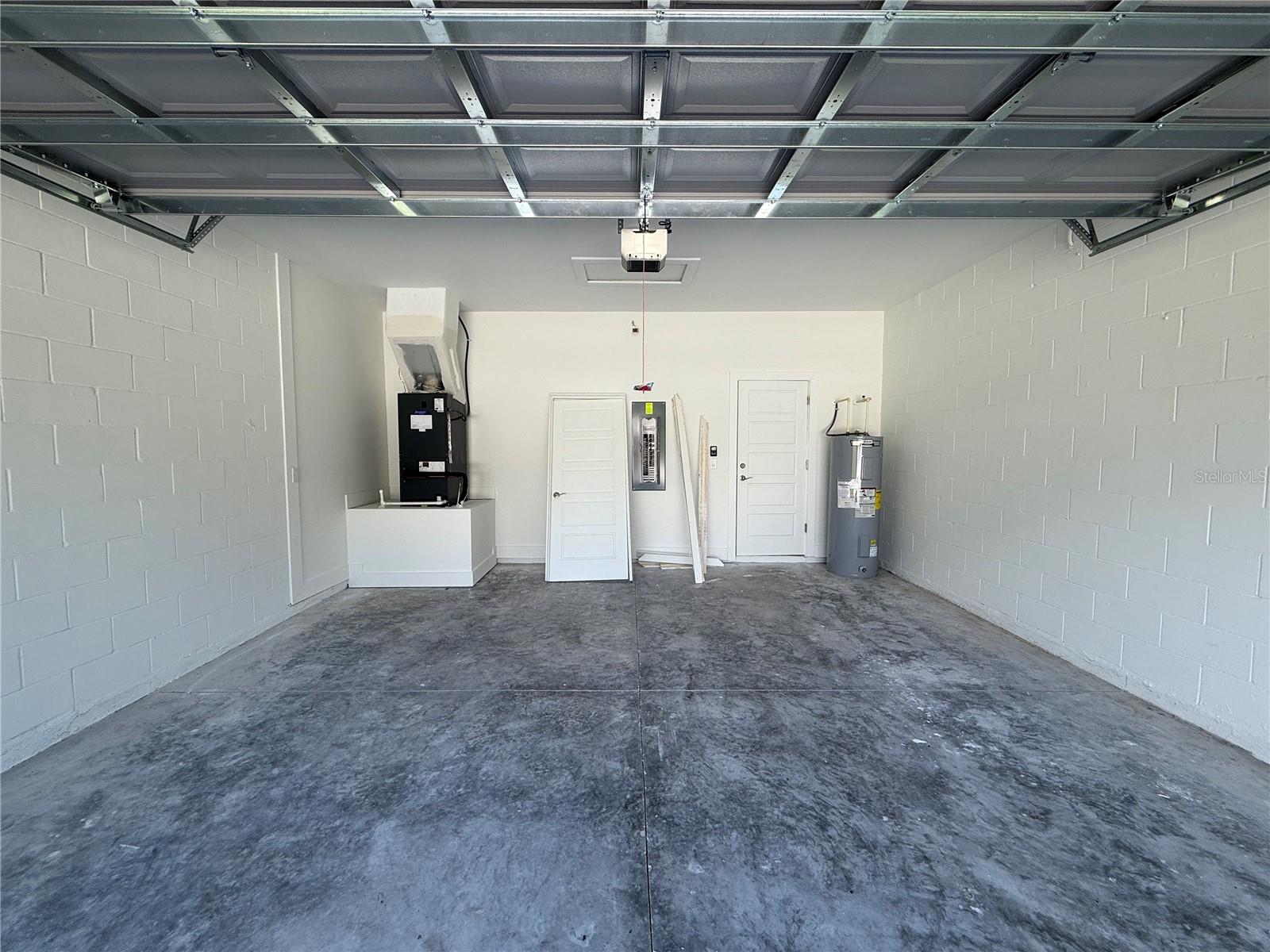 Listing photo id 34 for 10034 Darwin Way