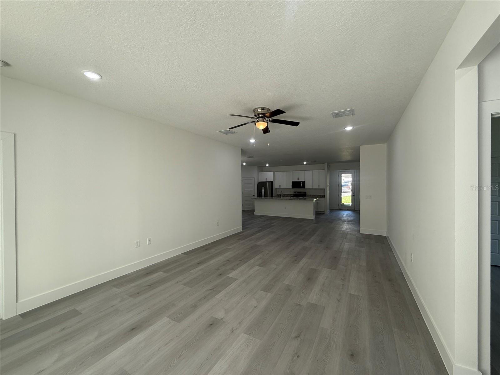 Listing photo id 2 for 10034 Darwin Way