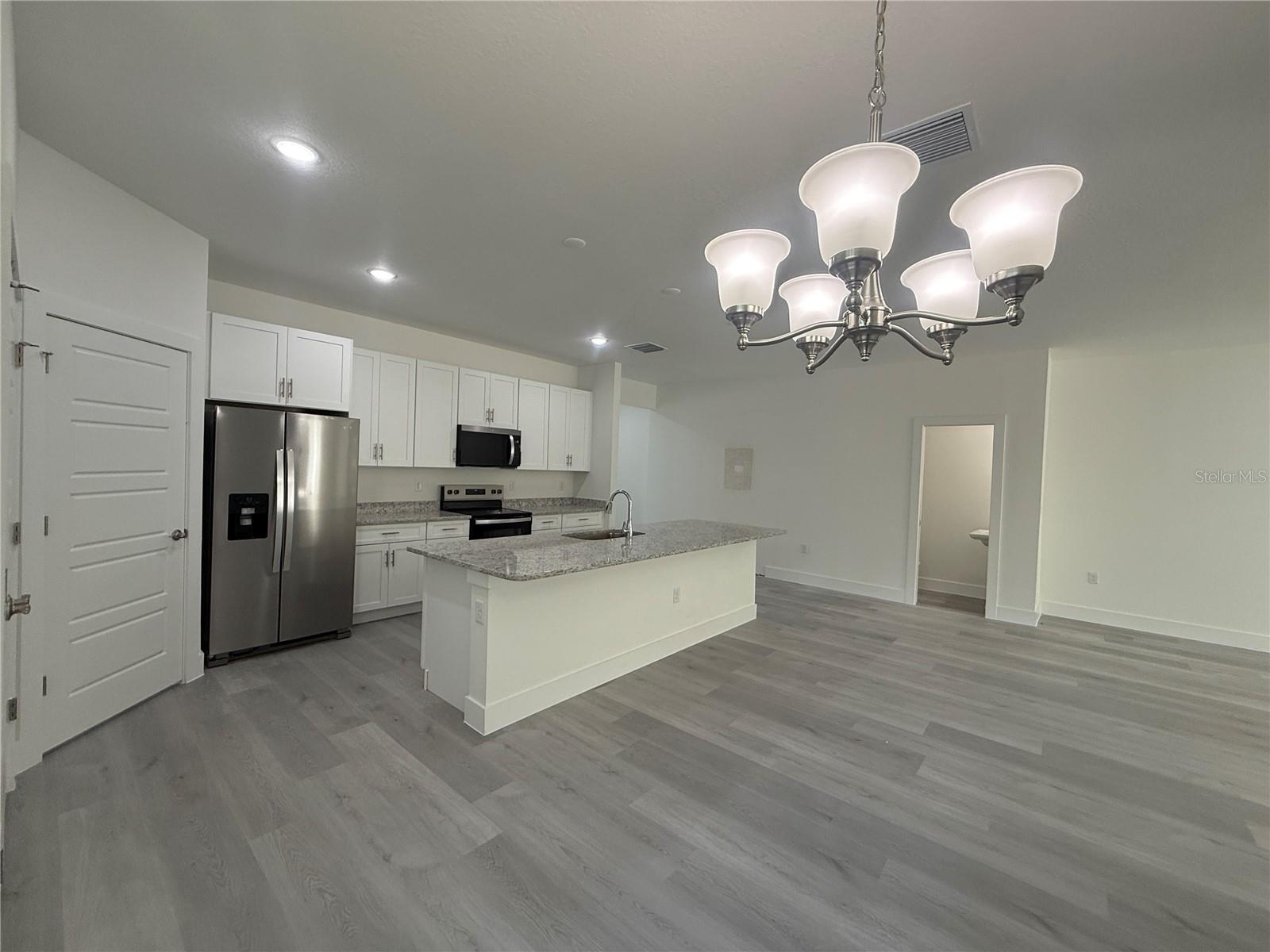 Listing photo id 6 for 10034 Darwin Way