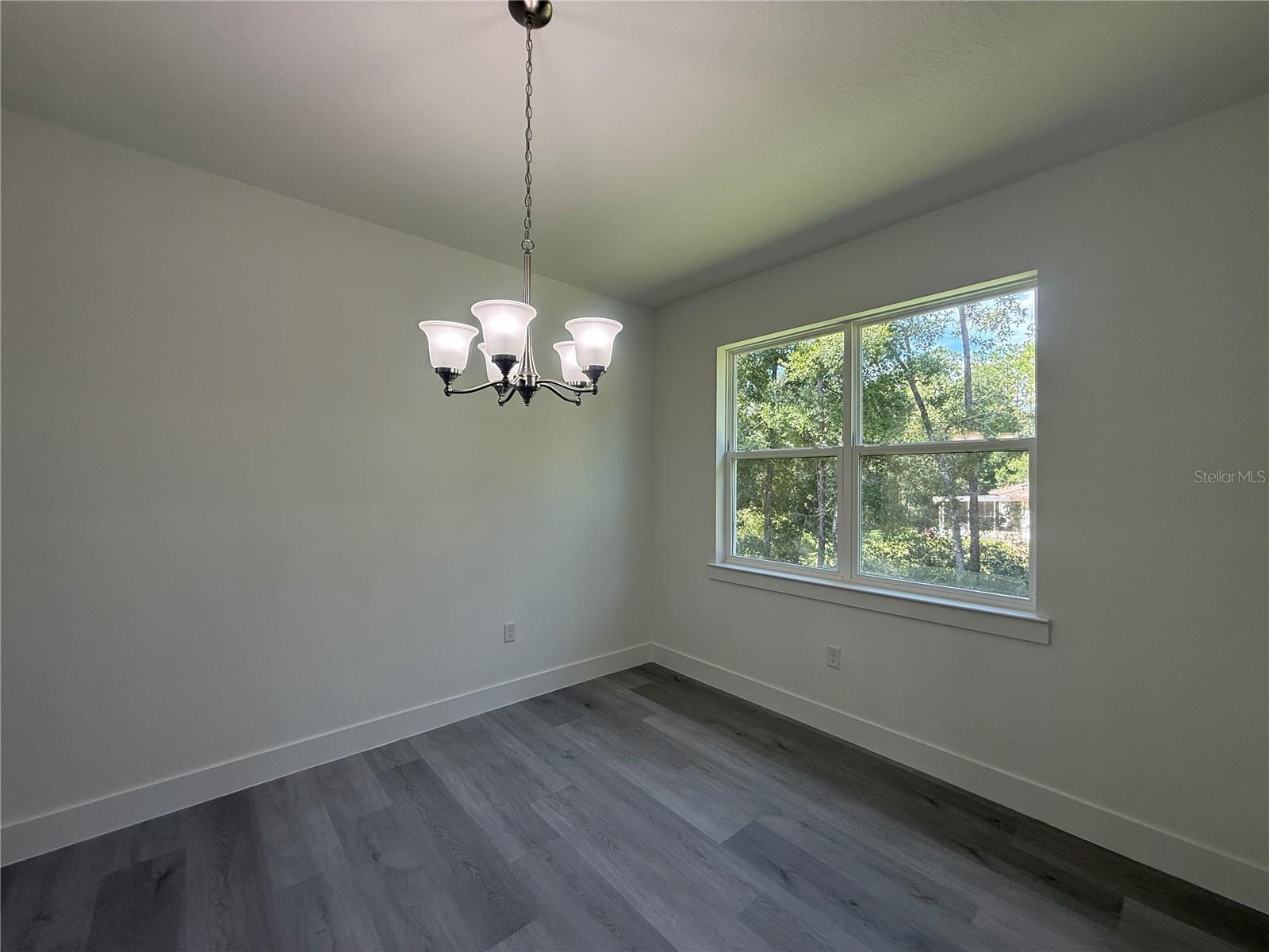 Listing photo id 7 for 10034 Darwin Way