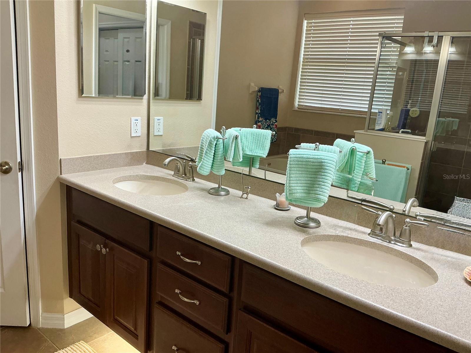 Image 17 of 35 For 22035 Belgian Court