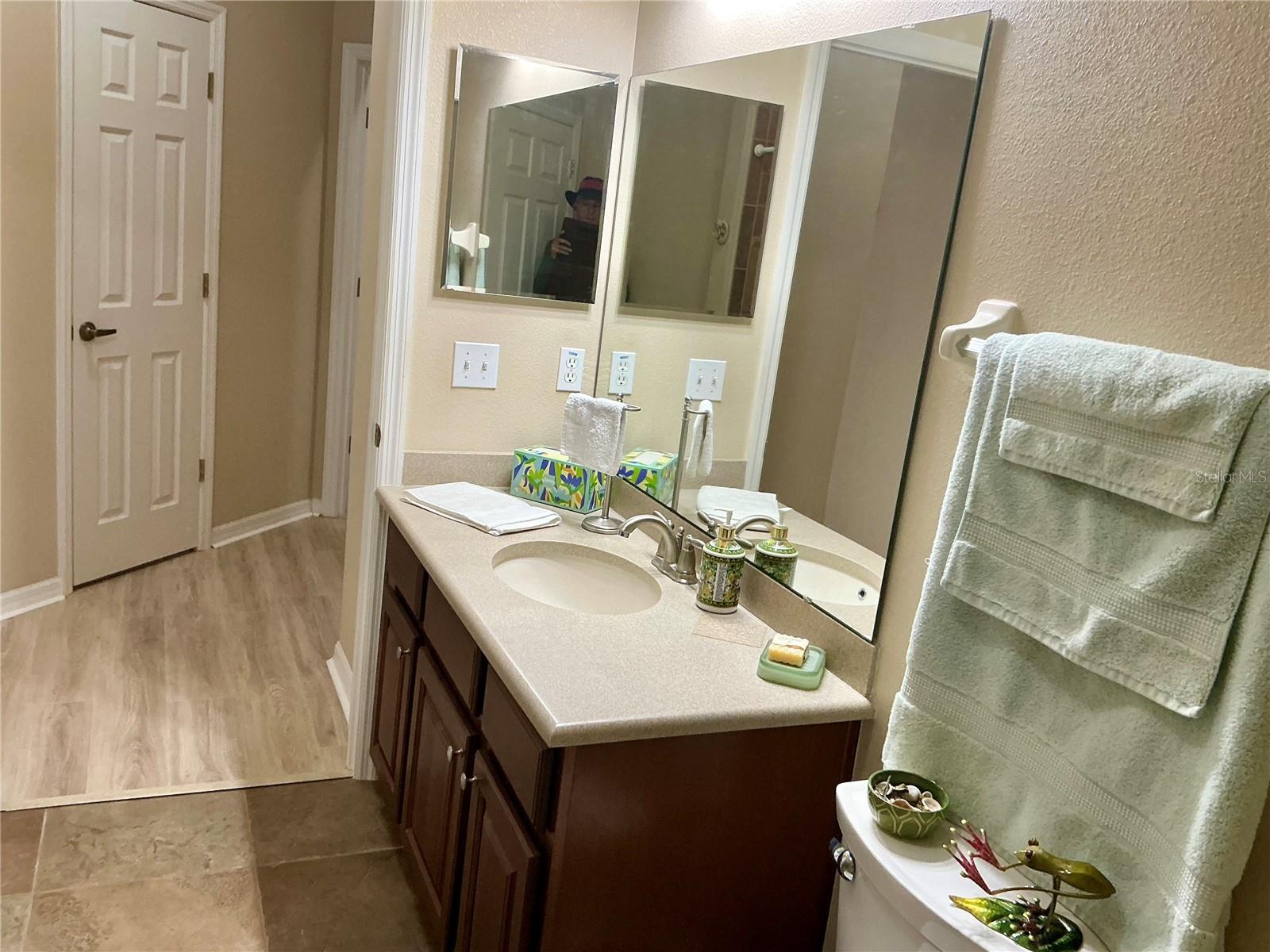 Image 26 of 35 For 22035 Belgian Court