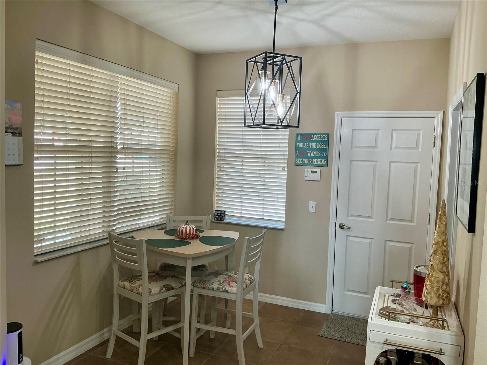 Image 5 of 35 For 22035 Belgian Court