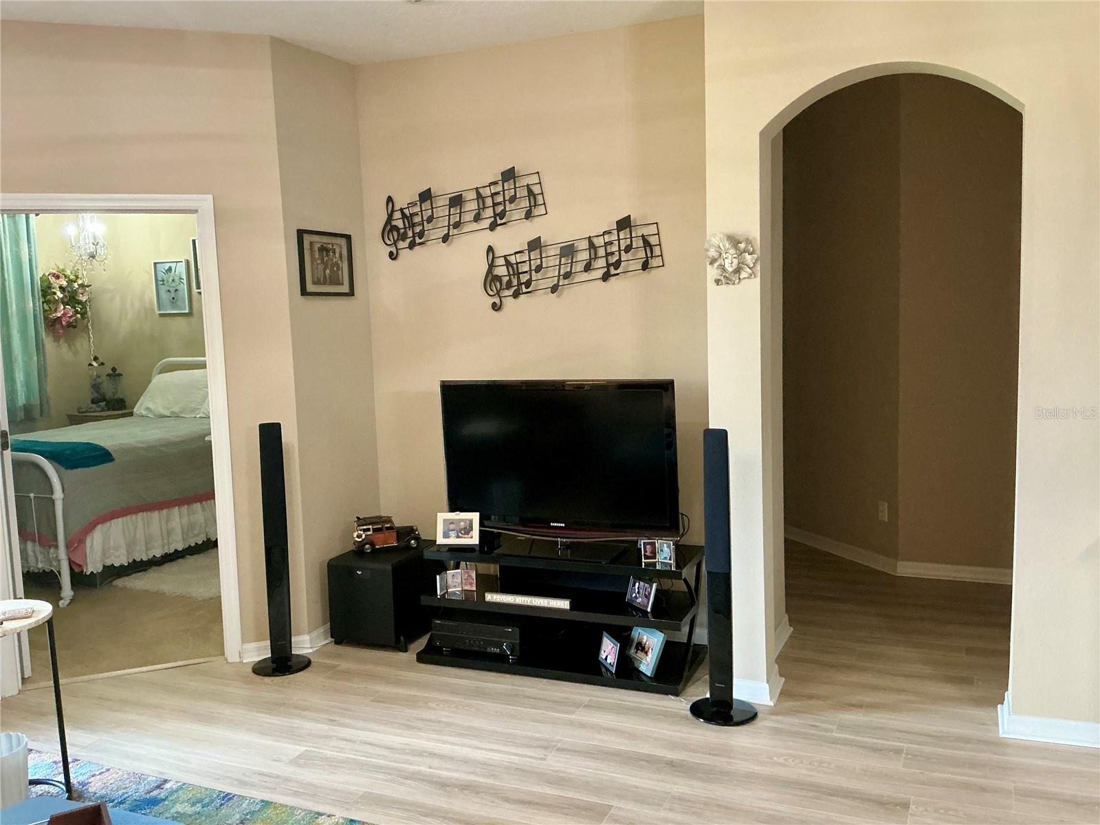 Image 9 of 35 For 22035 Belgian Court