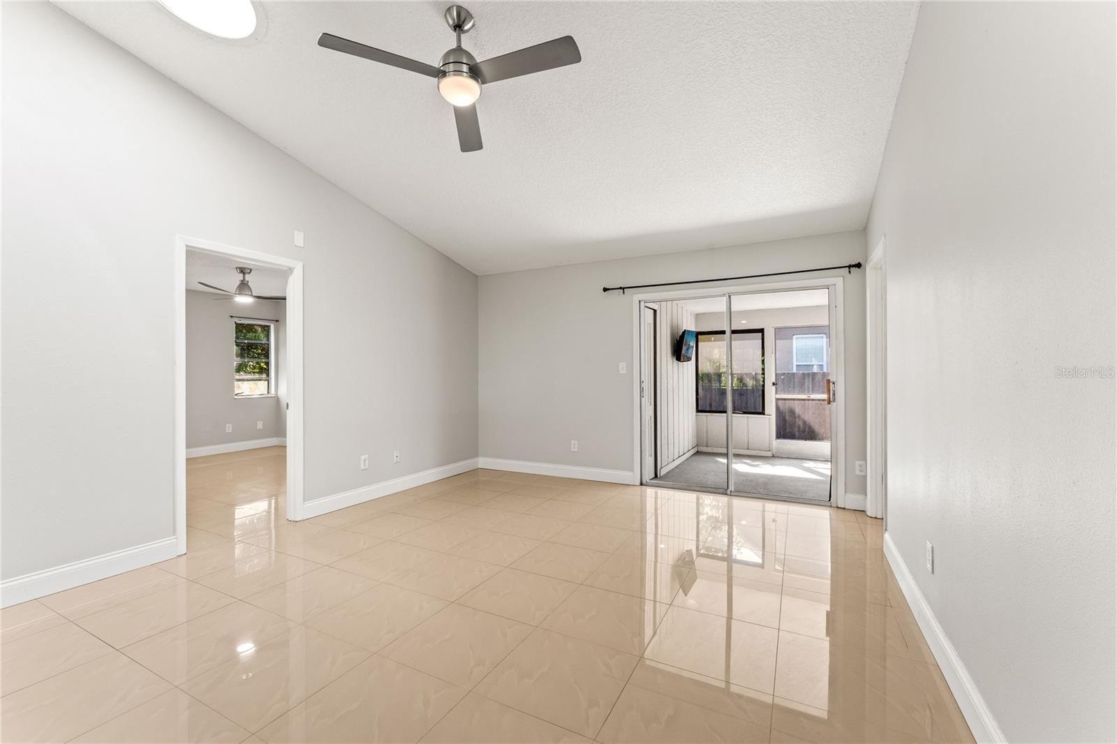 Image 11 of 34 For 921 Pine Street