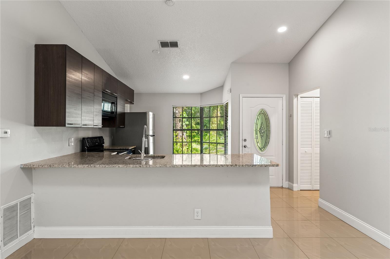 Image 5 of 34 For 921 Pine Street