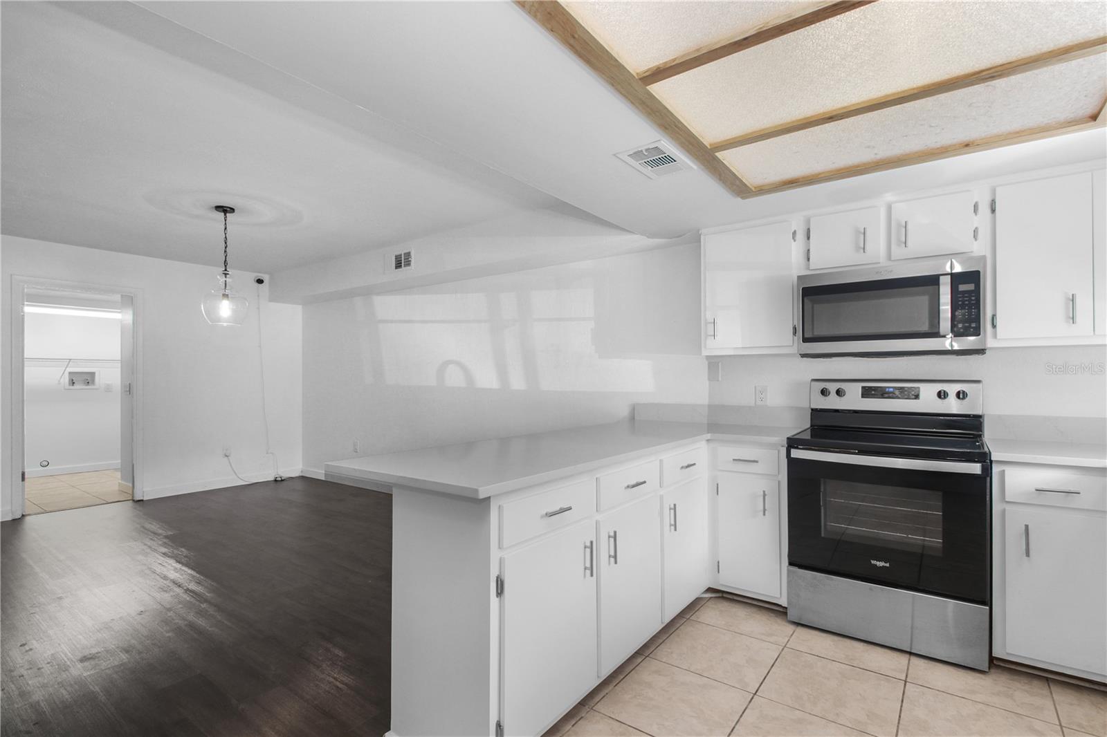 Image 15 of 30 For 401 Terrace Court