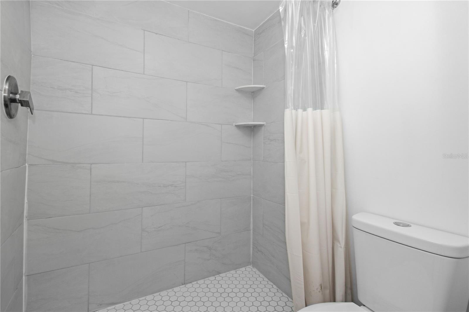 Image 24 of 30 For 401 Terrace Court