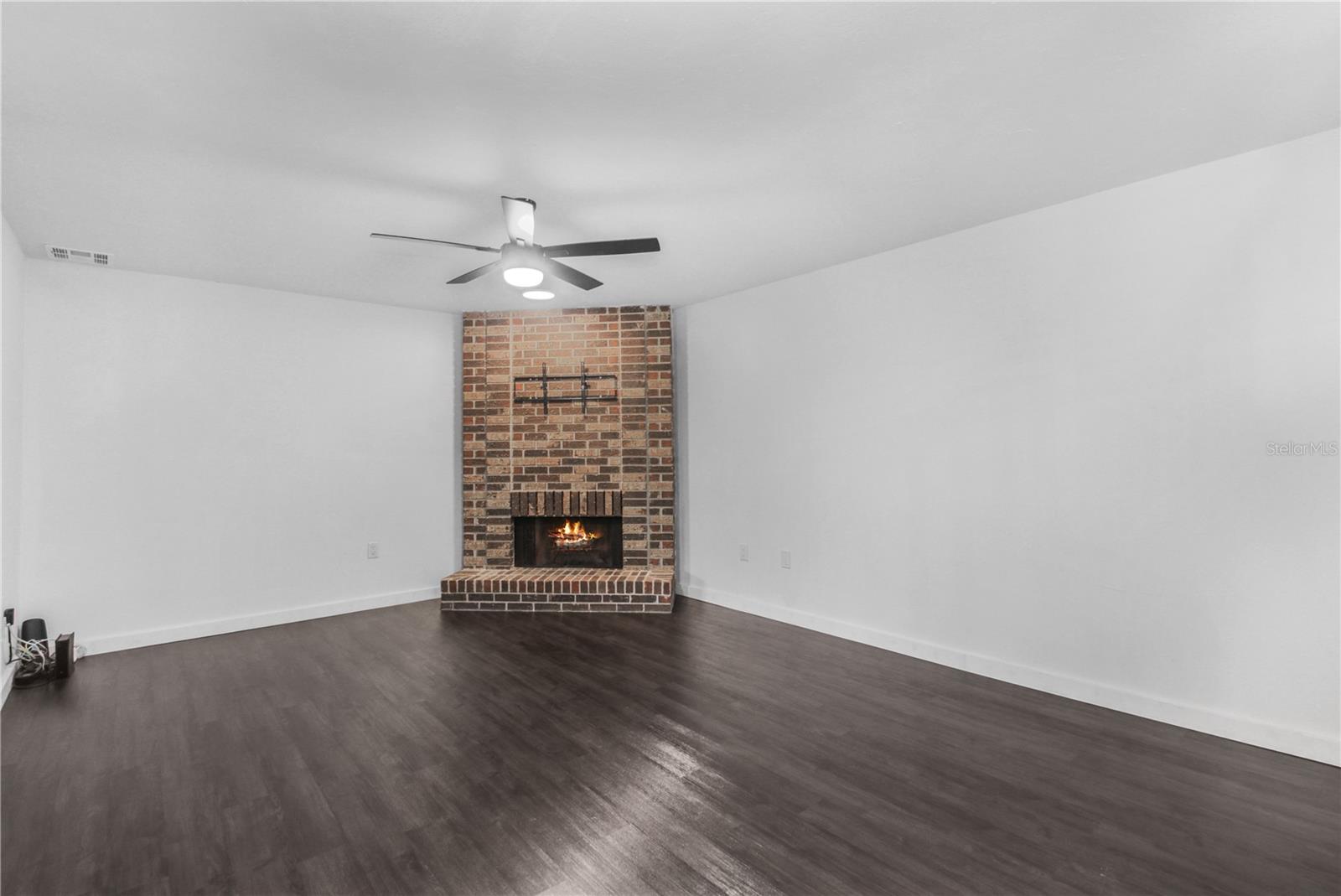 Image 3 of 30 For 401 Terrace Court