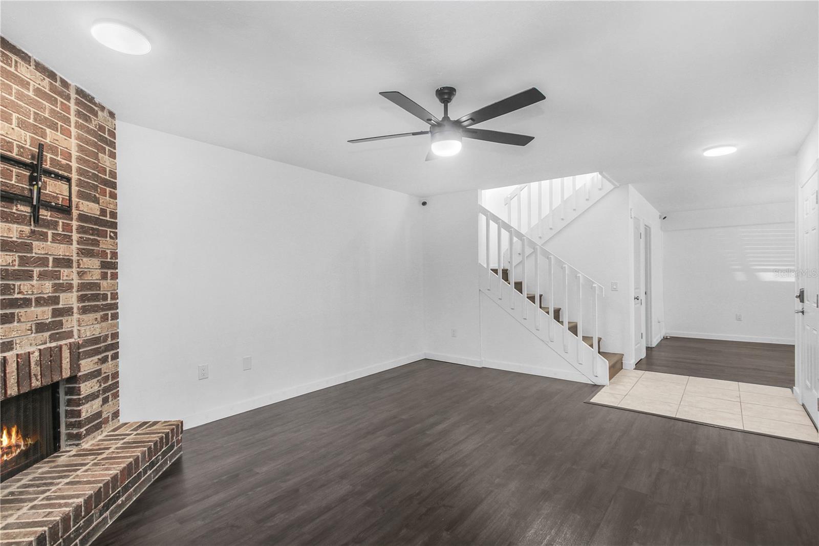 Image 7 of 30 For 401 Terrace Court