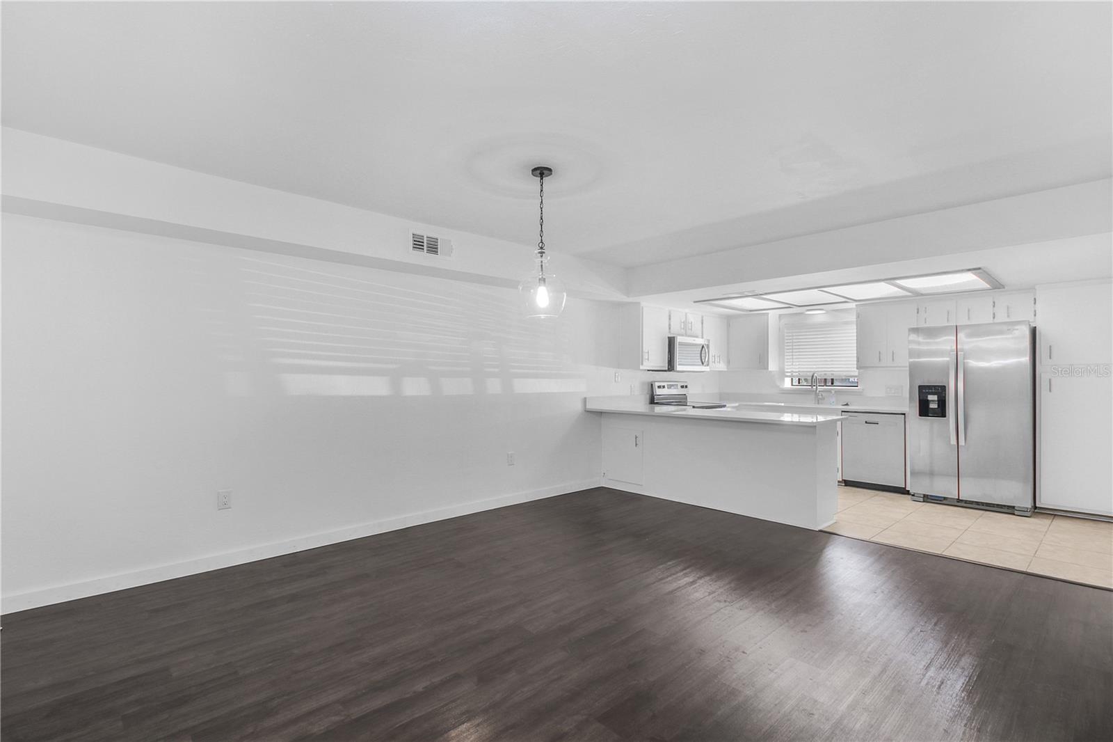 Image 9 of 30 For 401 Terrace Court