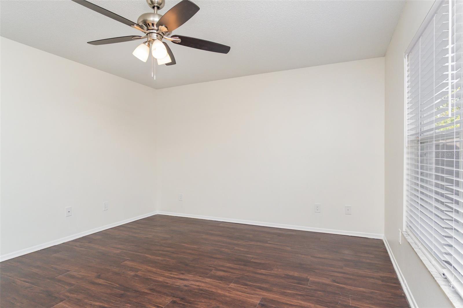 Listing photo id 9 for 3025 Holland Drive