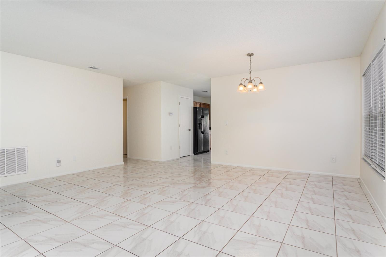 Listing photo id 1 for 3025 Holland Drive