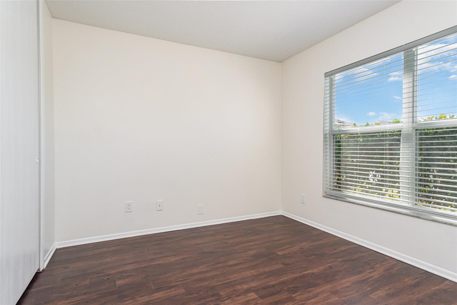 Listing photo id 6 for 3025 Holland Drive