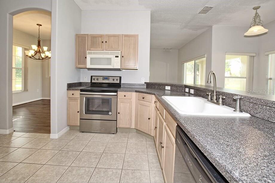 Image 6 of 18 For 4000 Bougainvillea Place