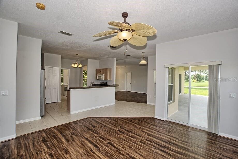 Image 7 of 18 For 4000 Bougainvillea Place