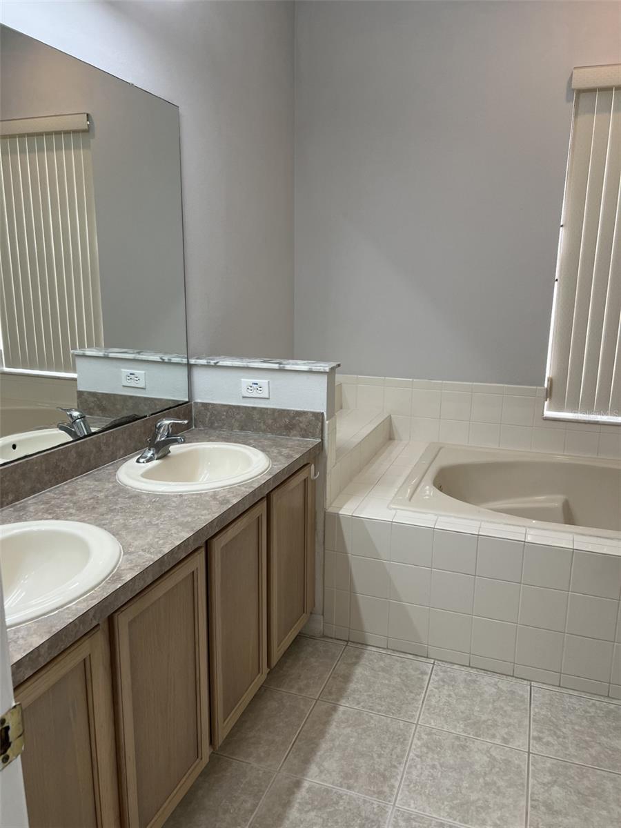 Image 9 of 18 For 4000 Bougainvillea Place