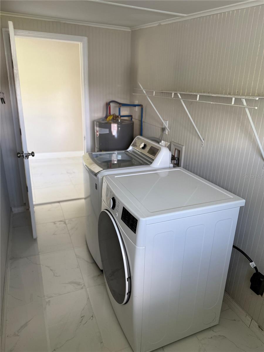 Image 11 of 13 For 1601 Roselawn Street Sw