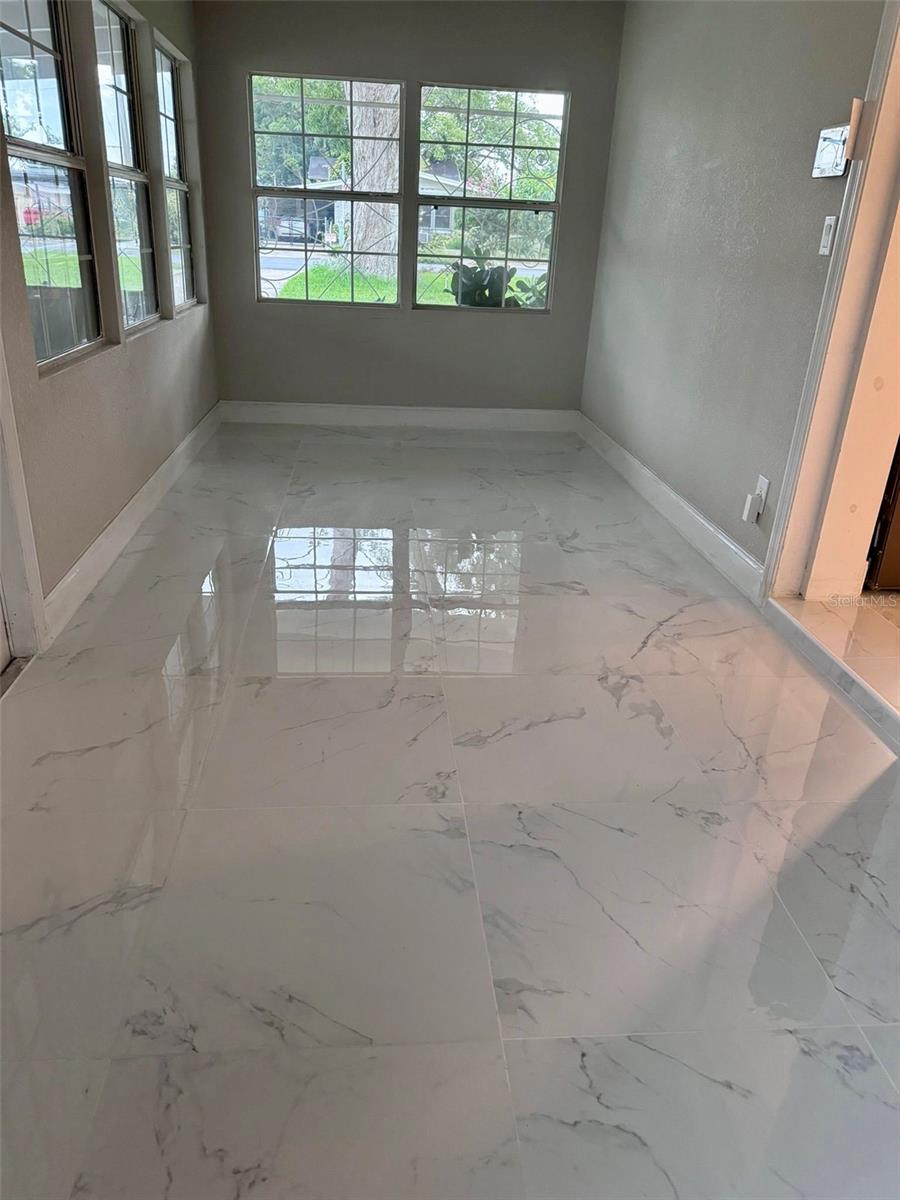 Image 2 of 13 For 1601 Roselawn Street Sw