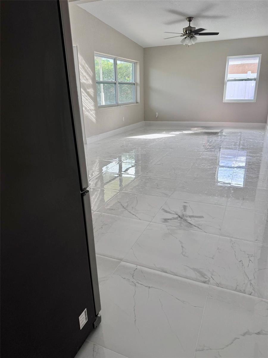 Image 3 of 13 For 1601 Roselawn Street Sw