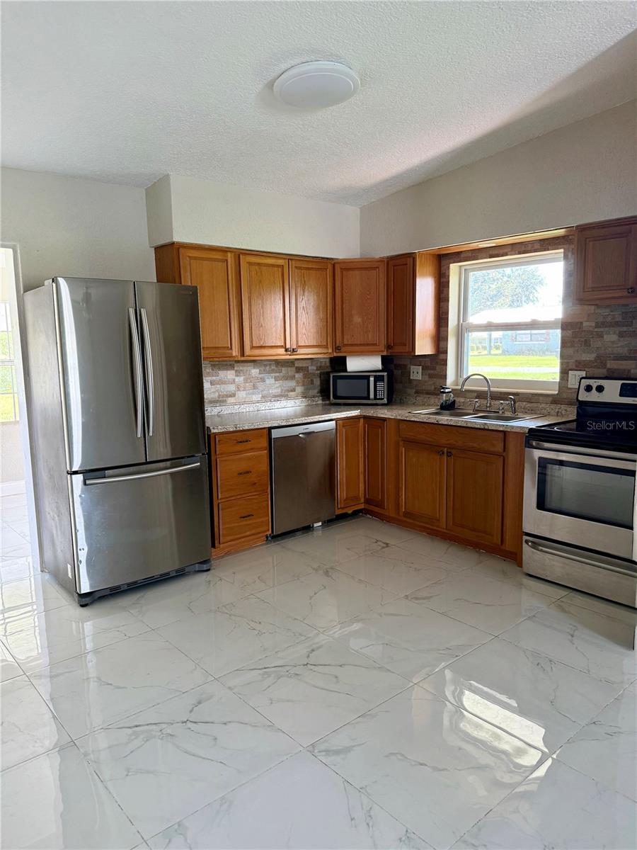 Image 5 of 13 For 1601 Roselawn Street Sw