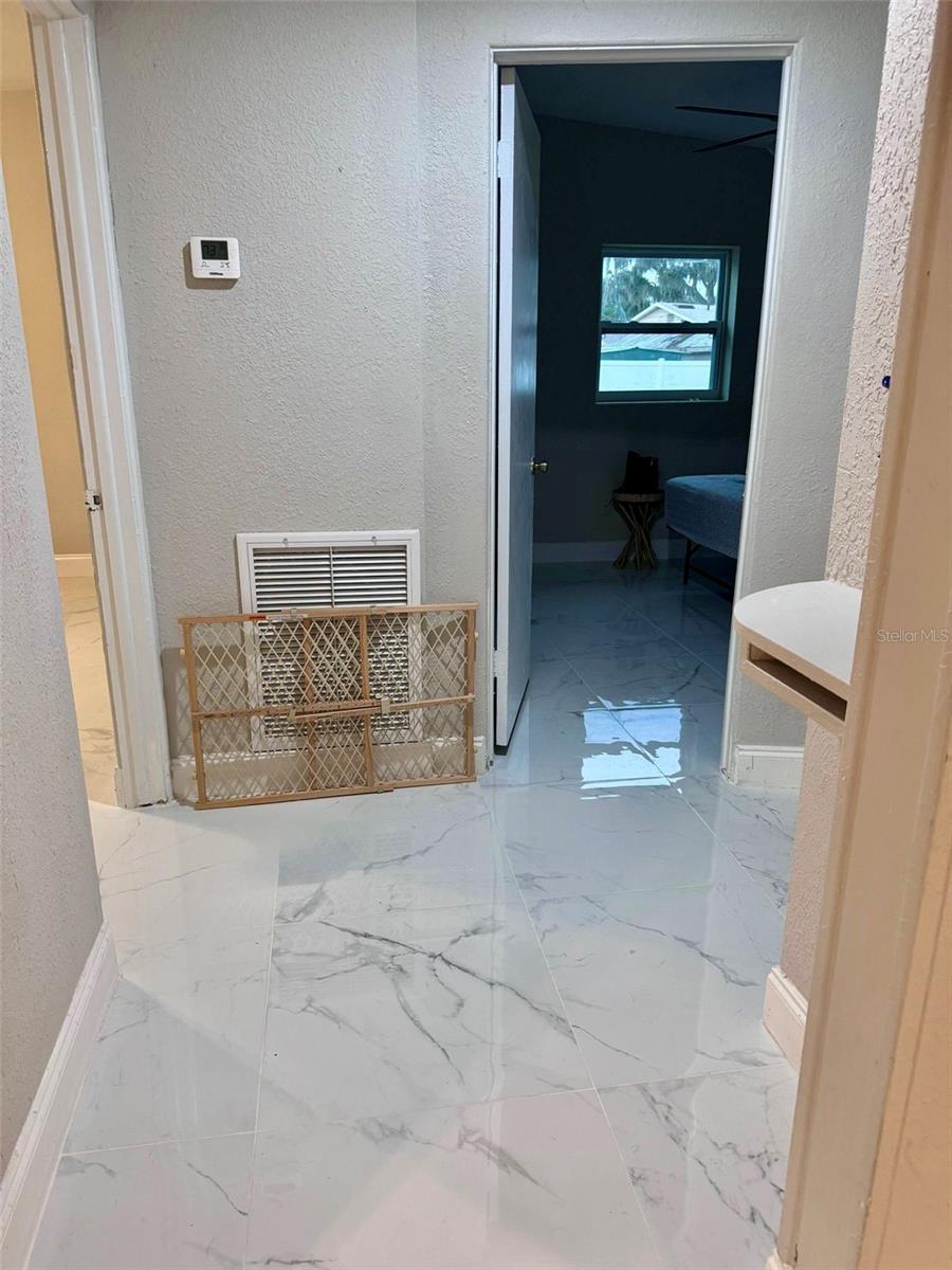 Image 7 of 13 For 1601 Roselawn Street Sw