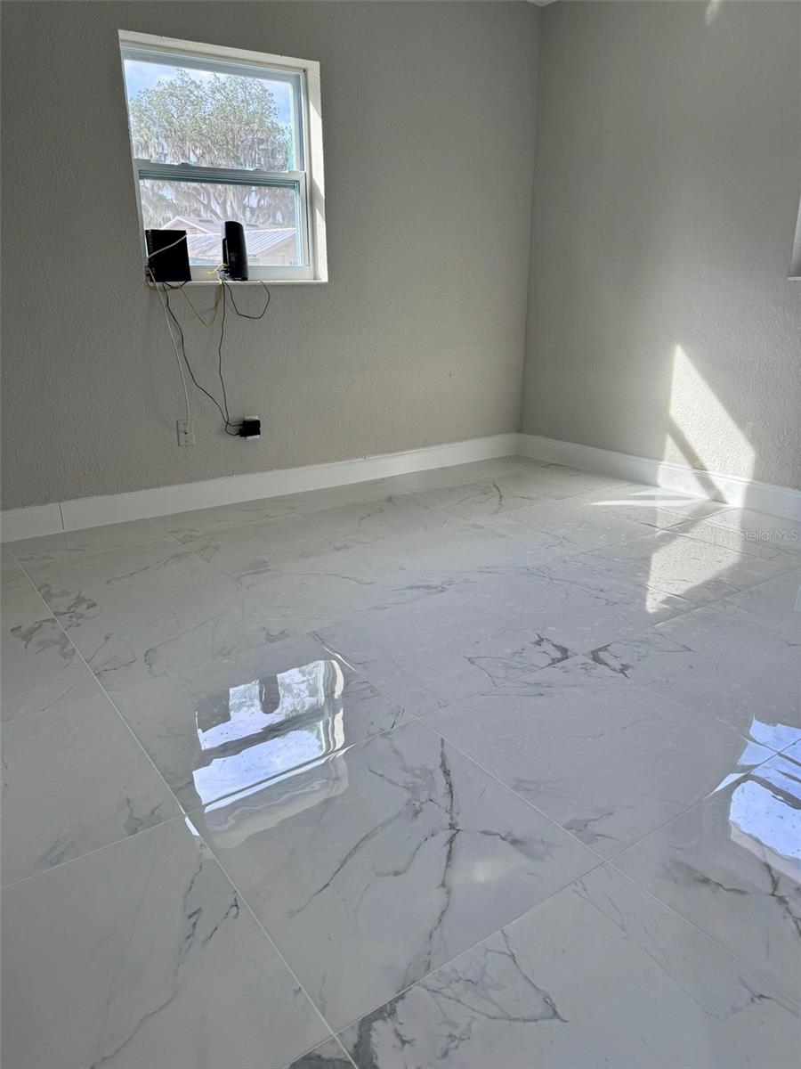 Image 8 of 13 For 1601 Roselawn Street Sw