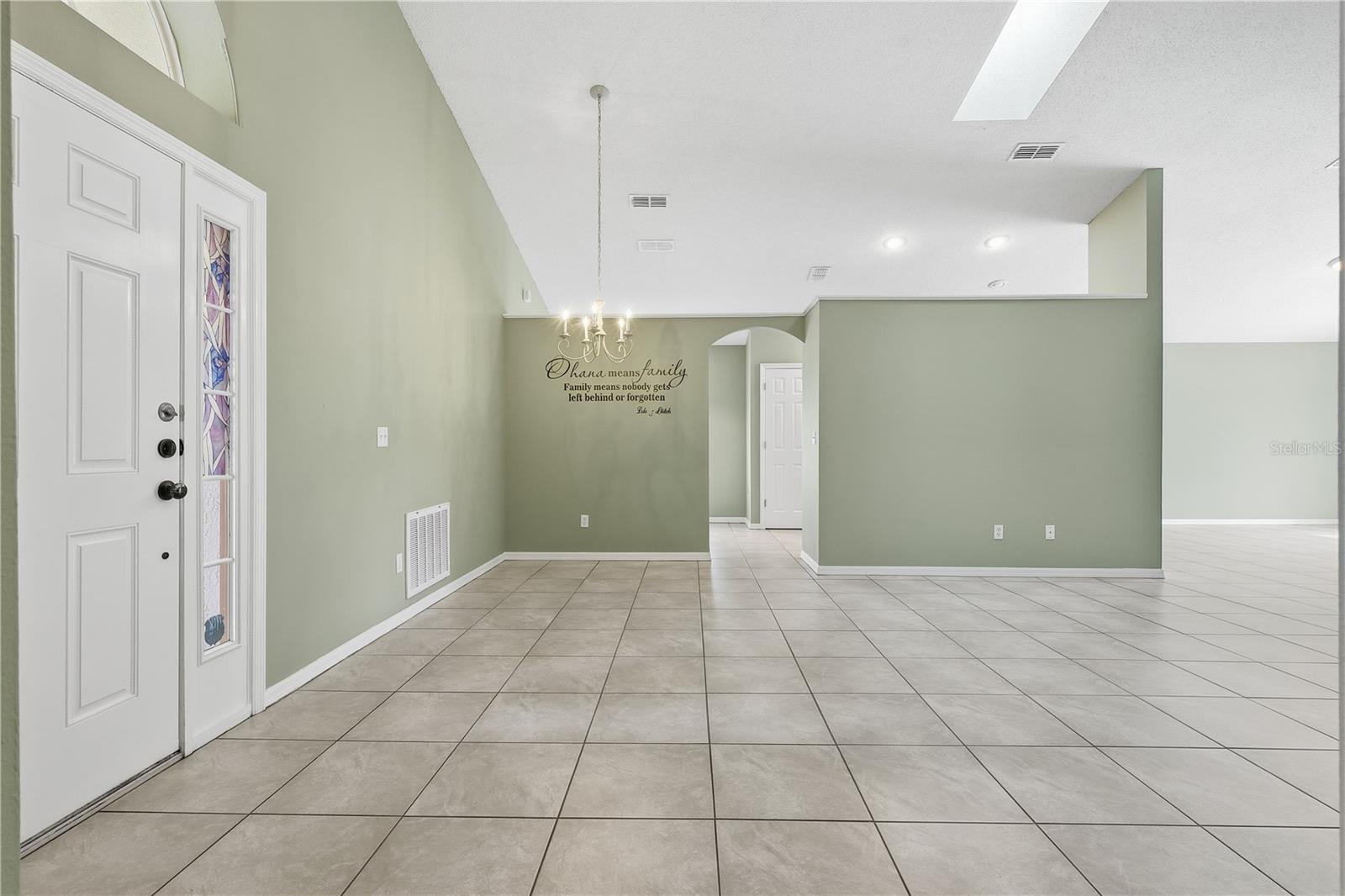 Image 10 of 41 For 917 Bloomingdale Drive