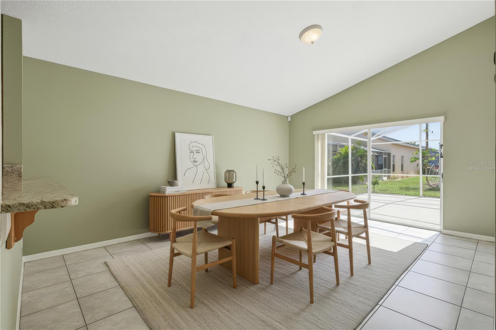 Image 14 of 41 For 917 Bloomingdale Drive