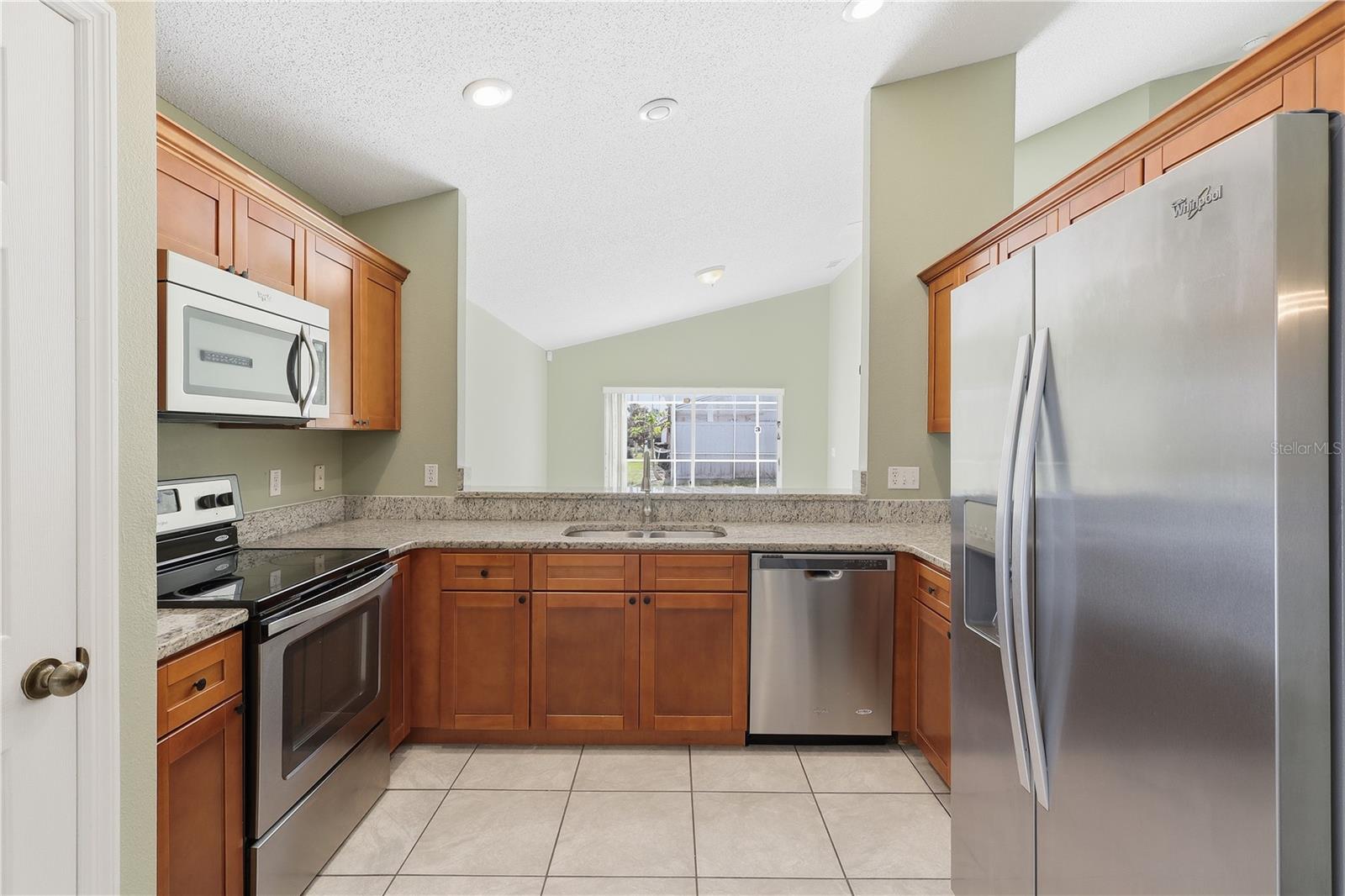 Image 16 of 41 For 917 Bloomingdale Drive