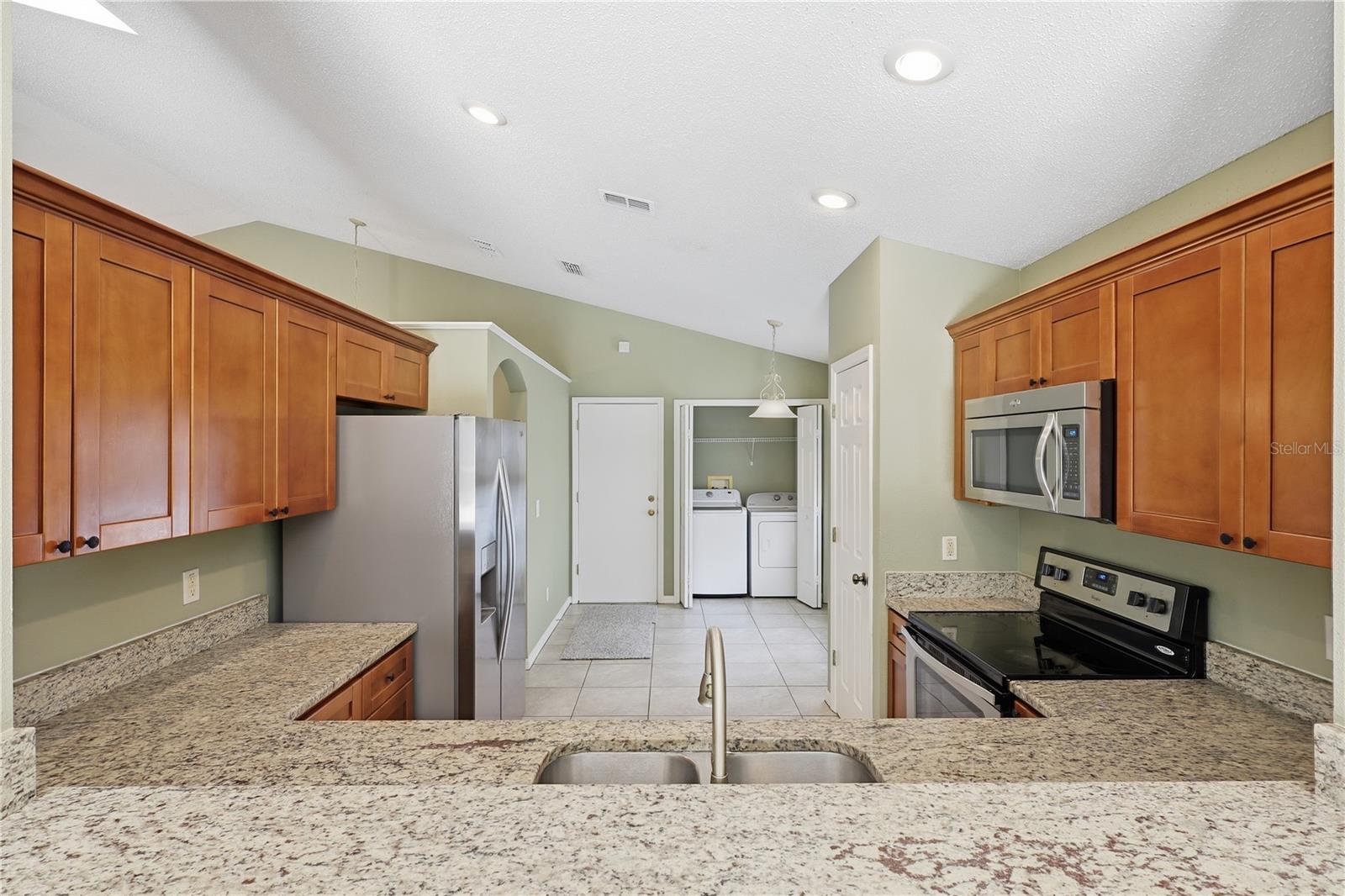 Image 17 of 41 For 917 Bloomingdale Drive