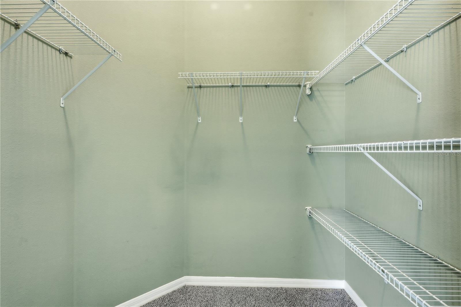 Image 25 of 41 For 917 Bloomingdale Drive