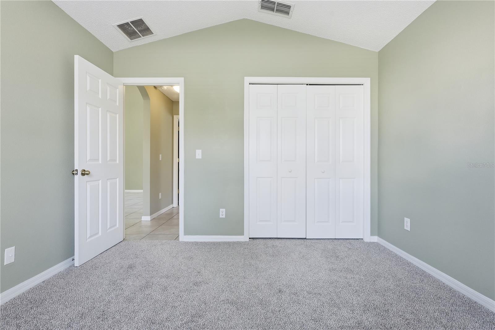 Image 27 of 41 For 917 Bloomingdale Drive