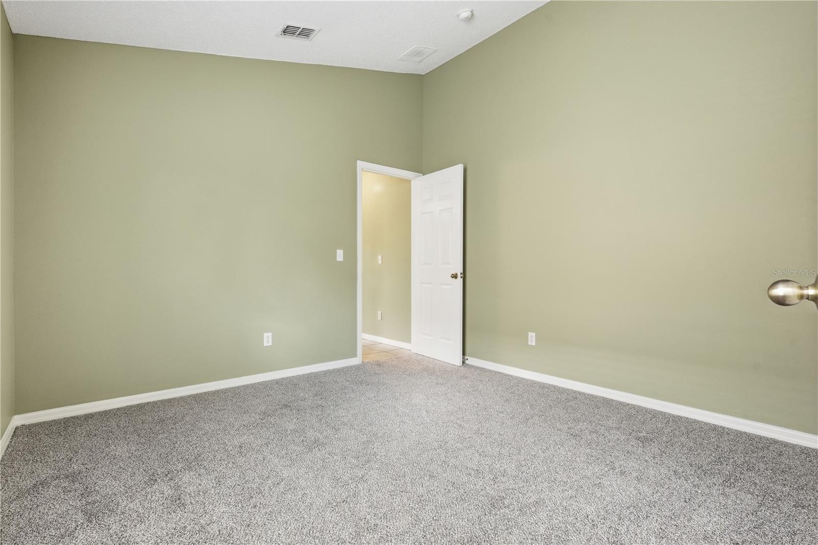 Image 30 of 41 For 917 Bloomingdale Drive