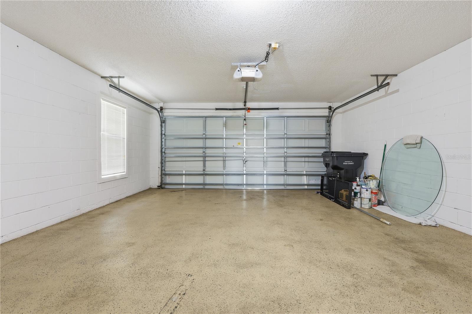 Image 32 of 41 For 917 Bloomingdale Drive