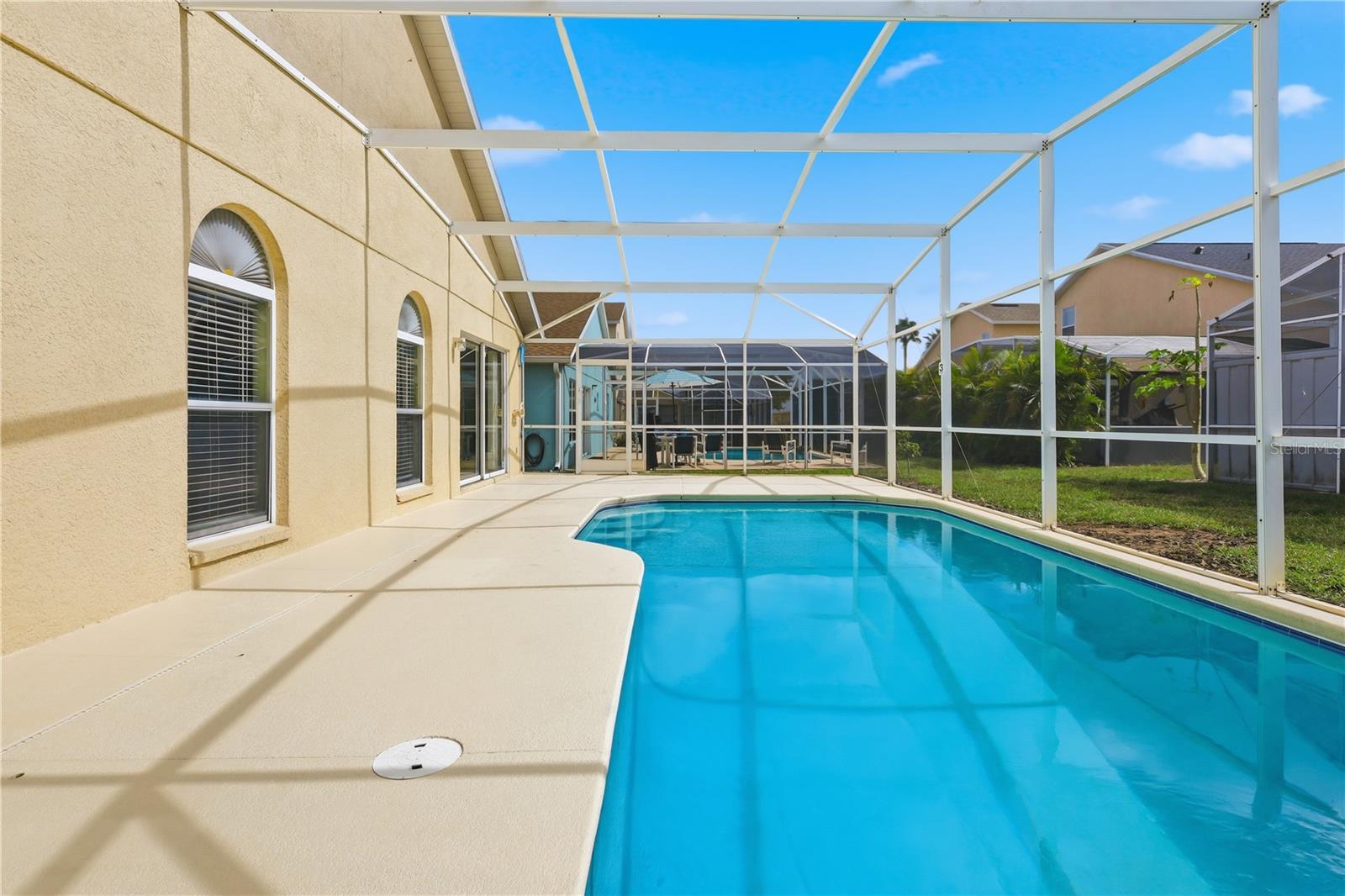 Image 33 of 41 For 917 Bloomingdale Drive