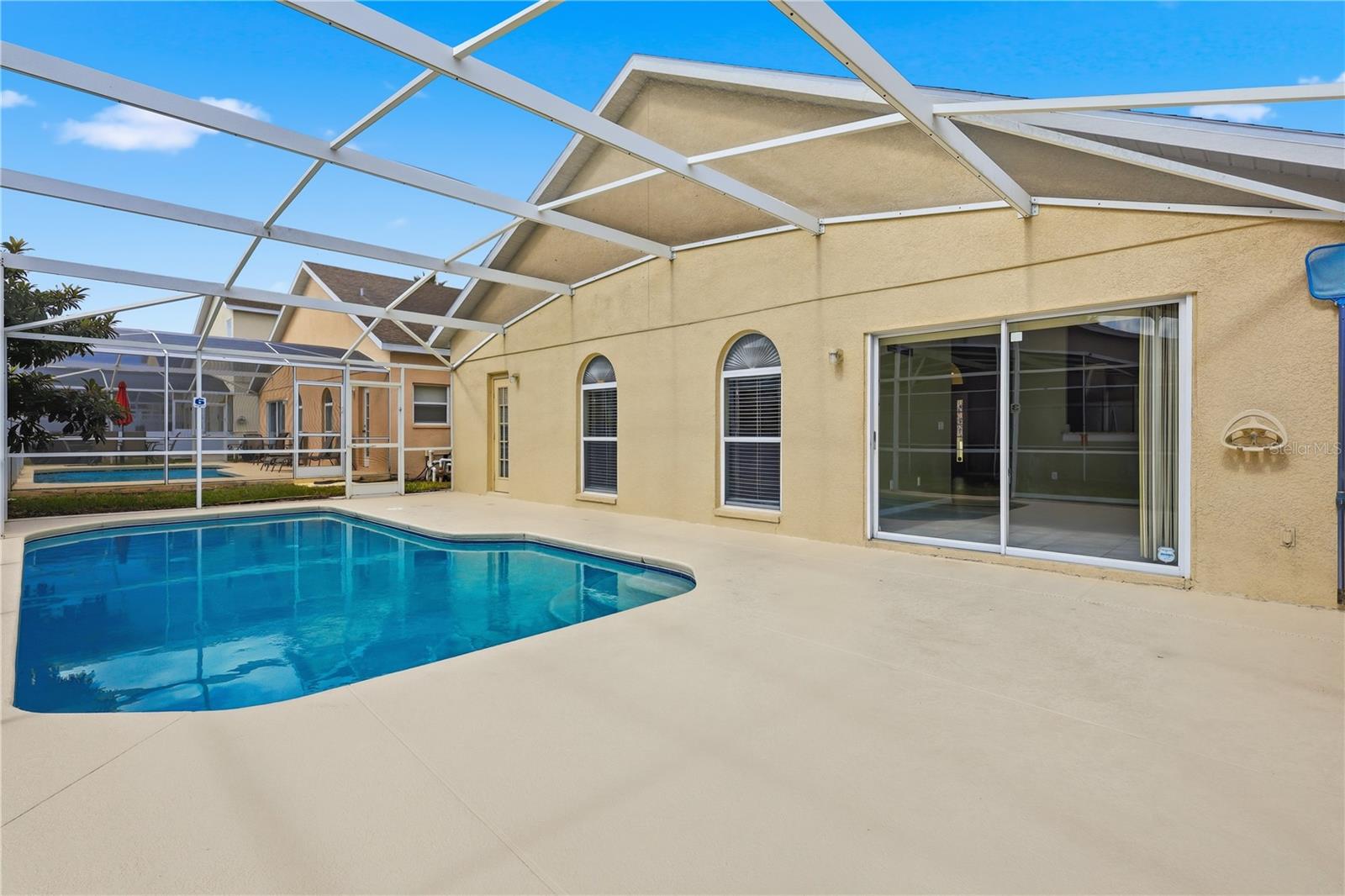 Image 35 of 41 For 917 Bloomingdale Drive