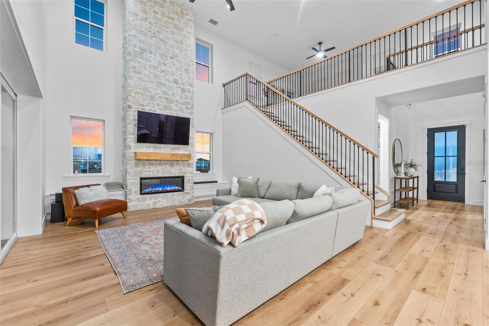 Image 16 of 89 For 157 Caladium Avenue