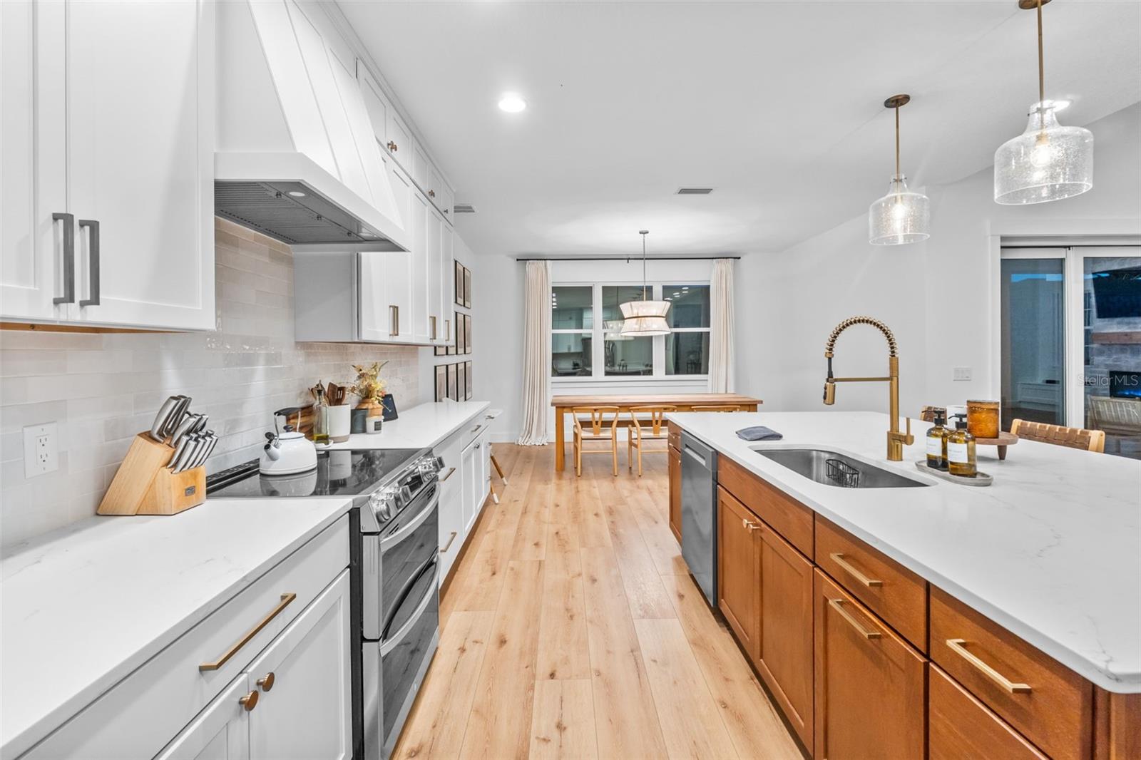 Image 26 of 89 For 157 Caladium Avenue