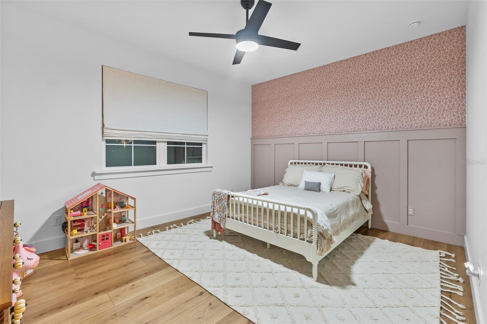 Image 44 of 89 For 157 Caladium Avenue