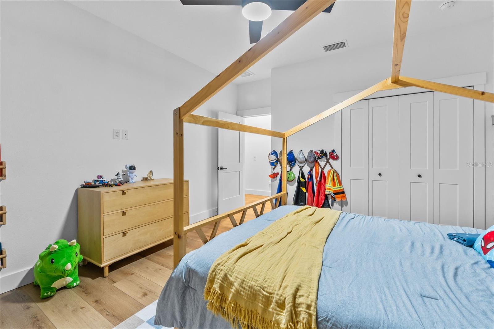 Image 49 of 89 For 157 Caladium Avenue