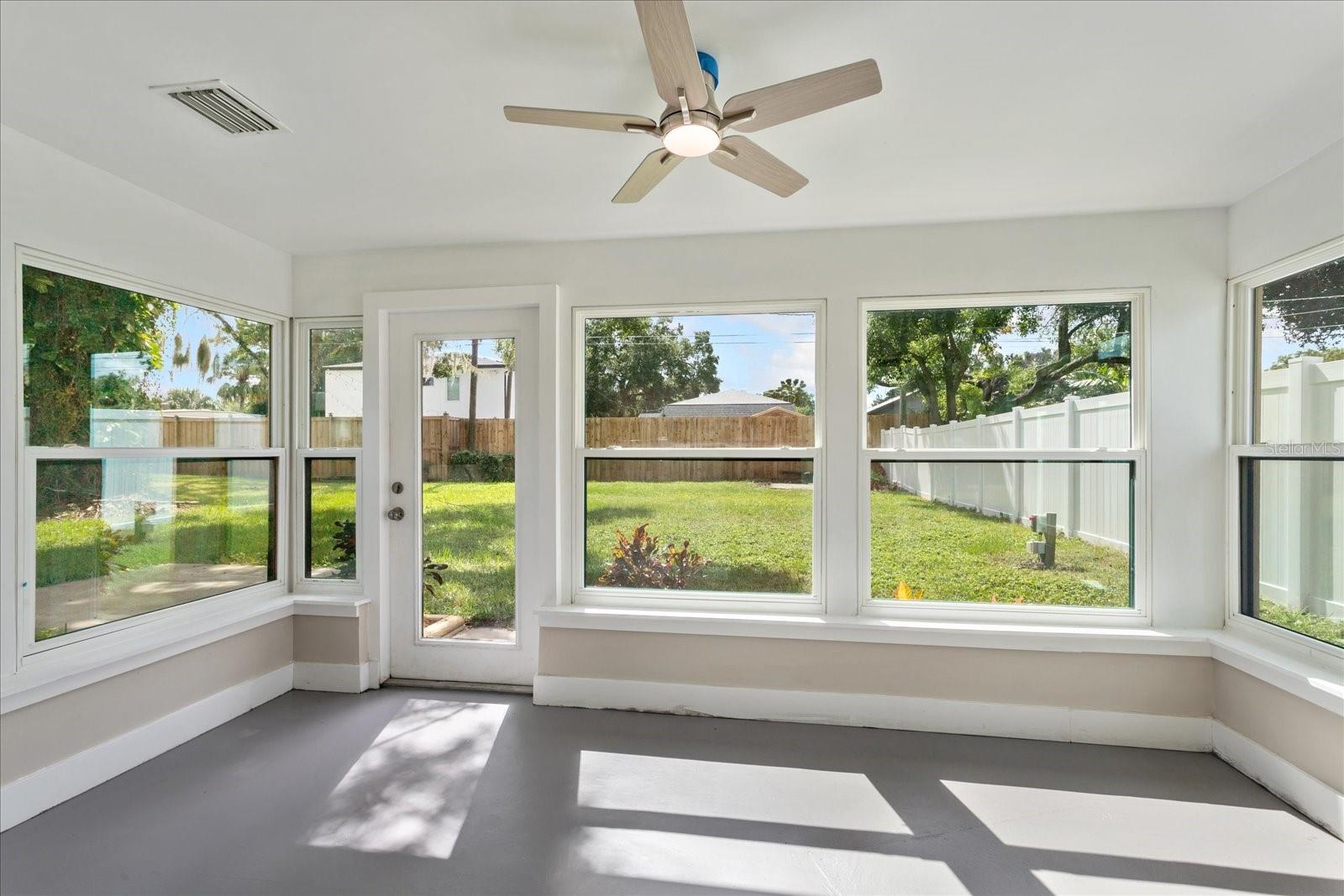 Image 16 of 27 For 916 Timor Avenue