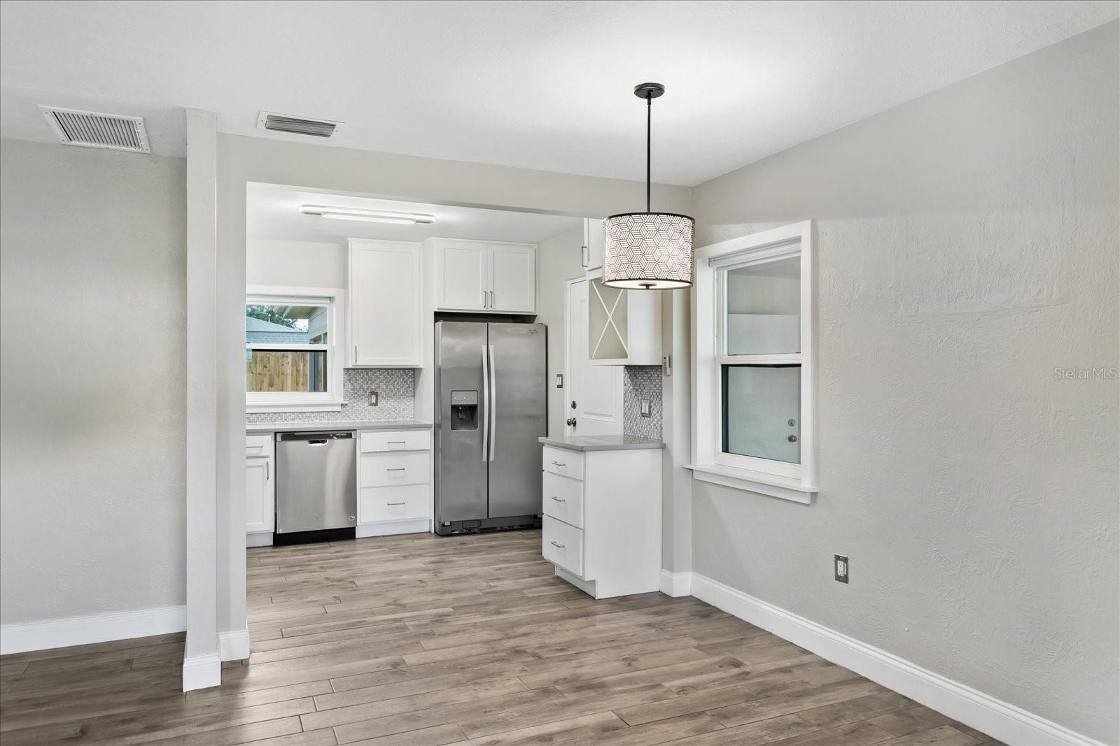 Image 7 of 27 For 916 Timor Avenue