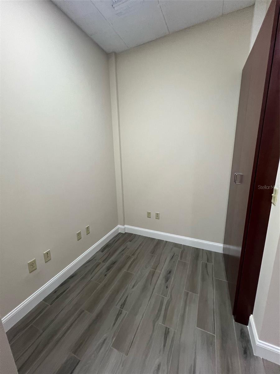 Image 10 of 11 For 6000 Turkey Lake Road 202