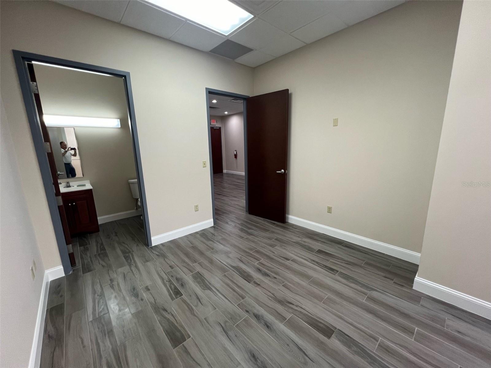 Image 5 of 11 For 6000 Turkey Lake Road 202