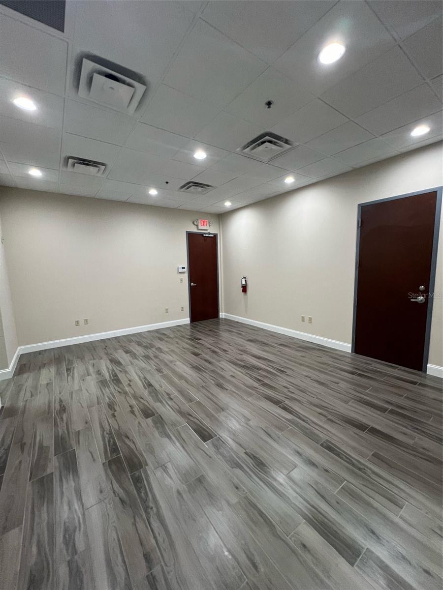 Image 8 of 11 For 6000 Turkey Lake Road 202